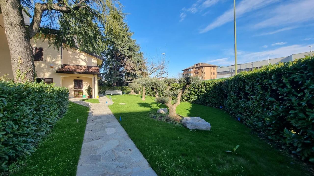 B&B Villa Eden Vimercate Bagian luar foto